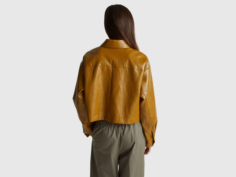 Jacke aus beschichtetem Stoff