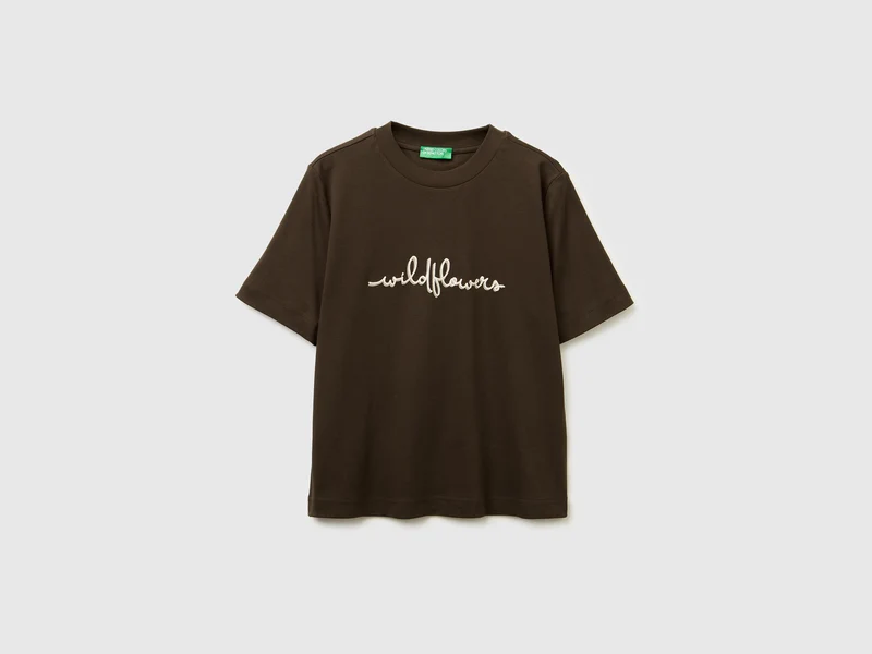 T-Shirt mit Aufdruck und Stickerei