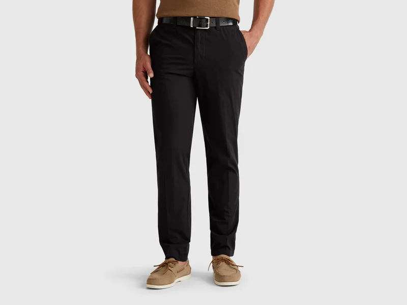 Slim-Fit-Chinohose aus leichter Baumwolle