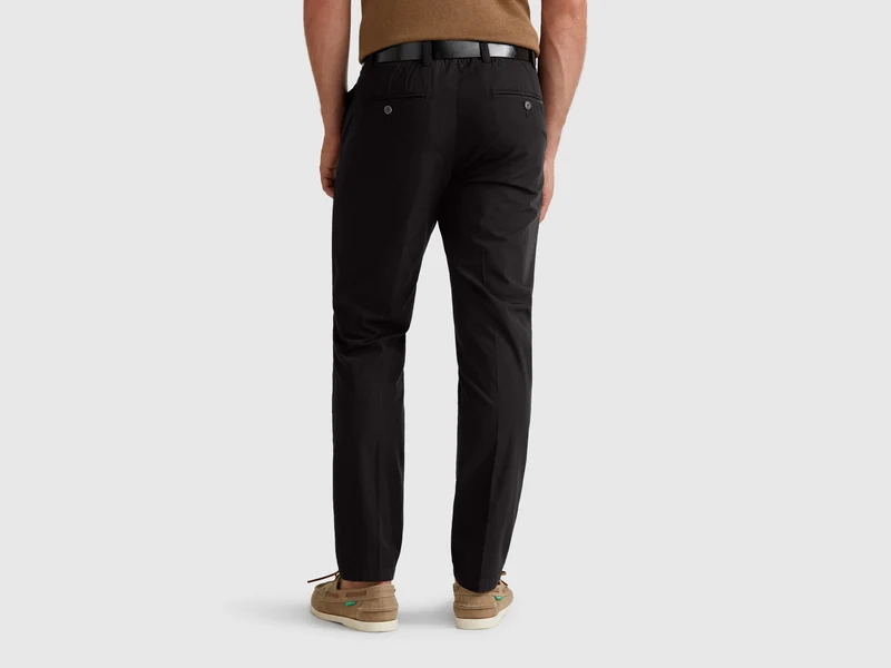 Slim-Fit-Chinohose aus leichter Baumwolle