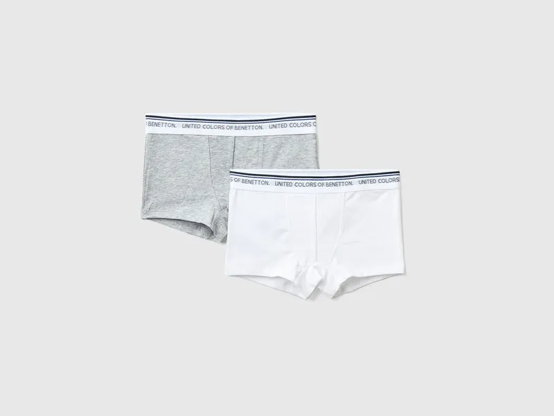 Zwei Boxershorts mit Gummi samt Logo