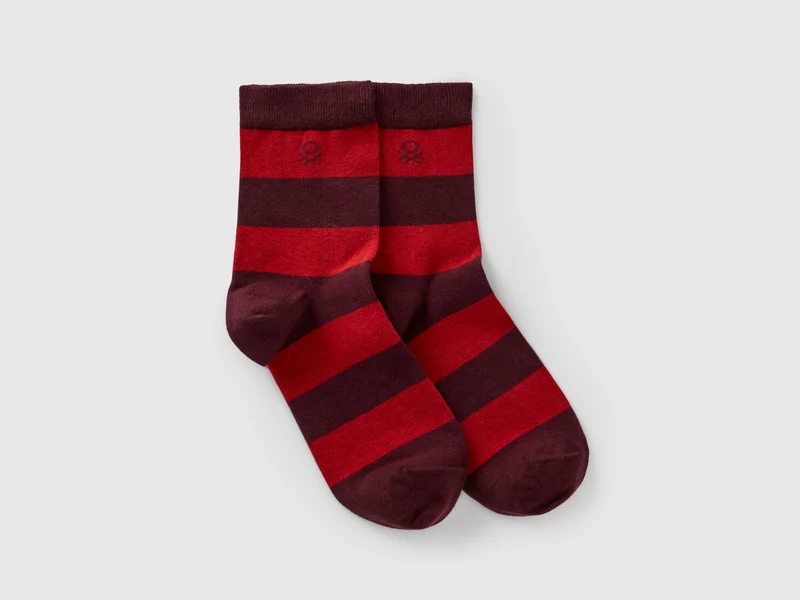 Gemusterte hohe Socken