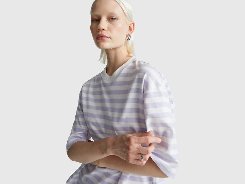 Übergroßes gestreiftes T-Shirt