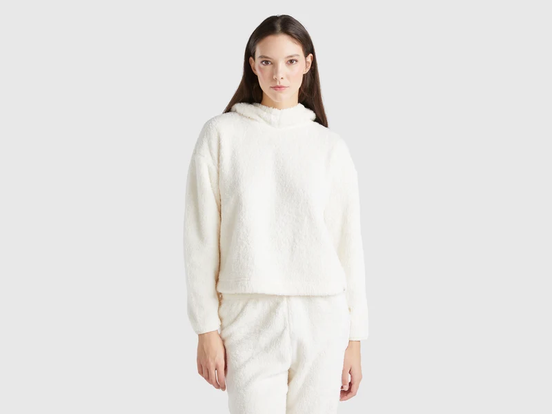 Kapuzenpulli aus Kunstfell
