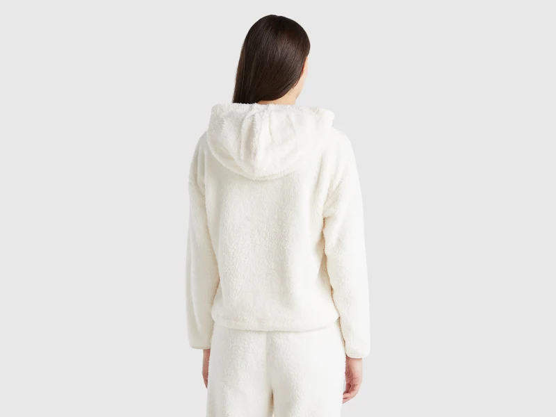 Kapuzenpulli aus Kunstfell