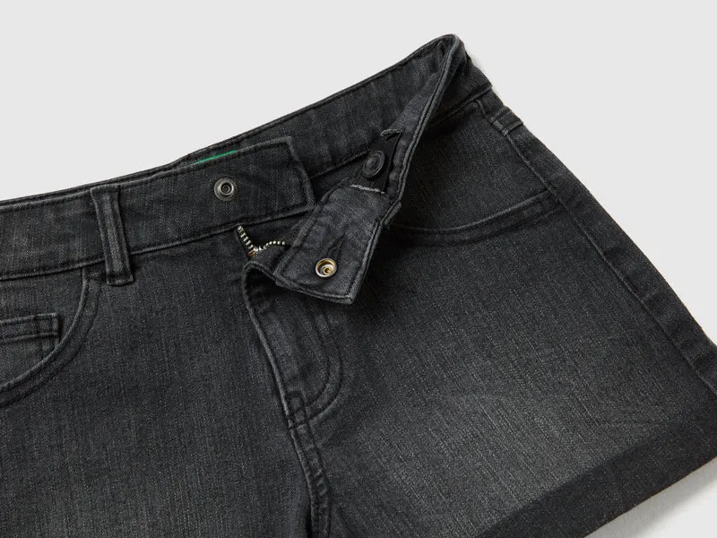 Kurze Jeans aus Denim