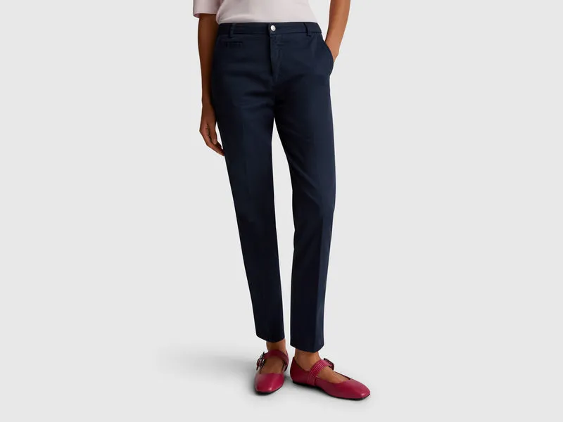 Slim Fit Chinohose aus dunkelblauer Baumwolle