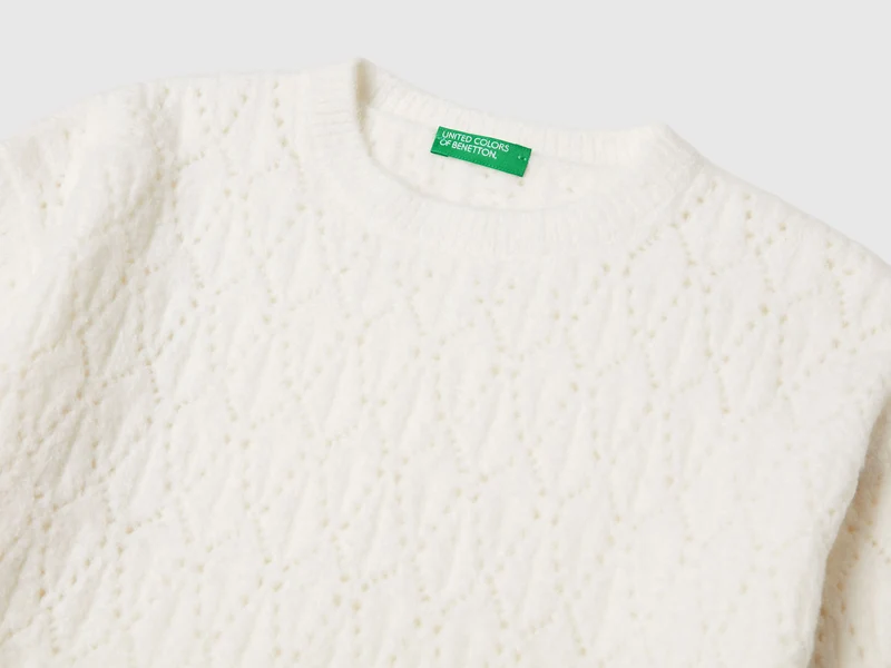 Pullover aus einer Baumwollmischung mit Lochmuster