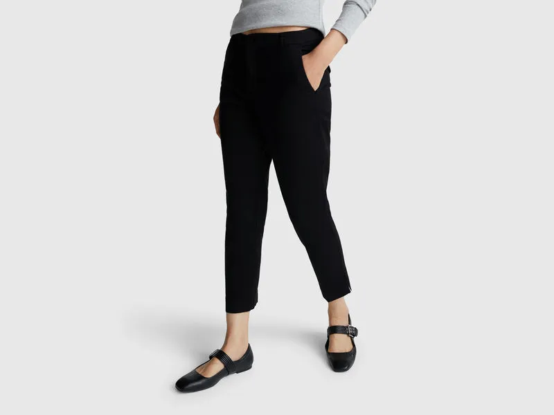 Verkürzte Chinos aus Stretch-Baumwolle