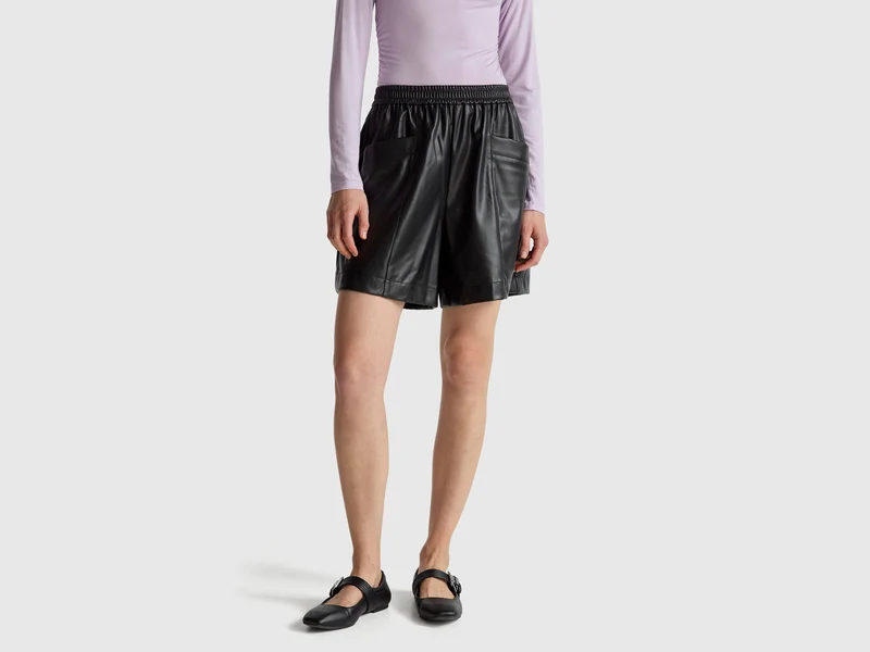 Bermudashorts aus beschichtetem Stoff