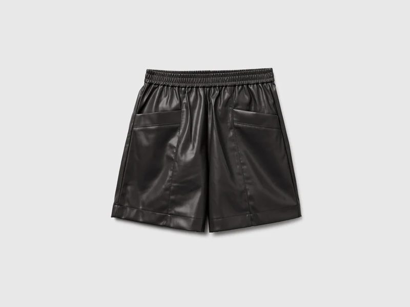 Bermudashorts aus beschichtetem Stoff