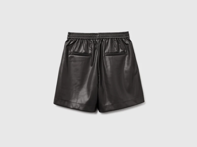 Bermudashorts aus beschichtetem Stoff