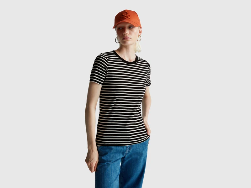 Gestreiftes T-Shirt mit Rundhalsausschnitt