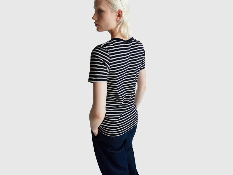 Gestreiftes T-Shirt mit Rundhalsausschnitt
