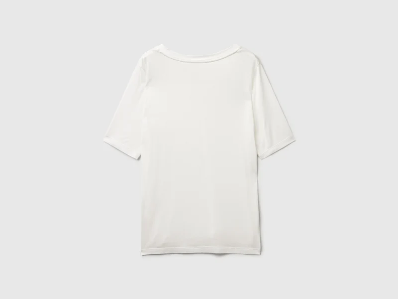 T-Shirt mit V-Ausschnitt aus Stretch-Viskose