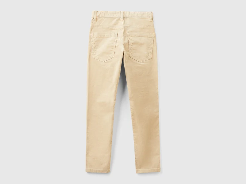 Slim-Fit-Hose aus stretchigem Samt