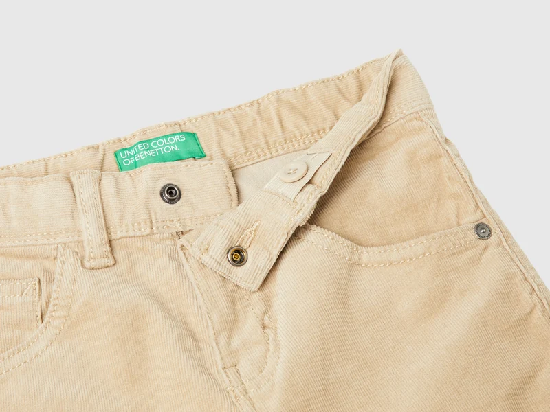 Slim-Fit-Hose aus stretchigem Samt