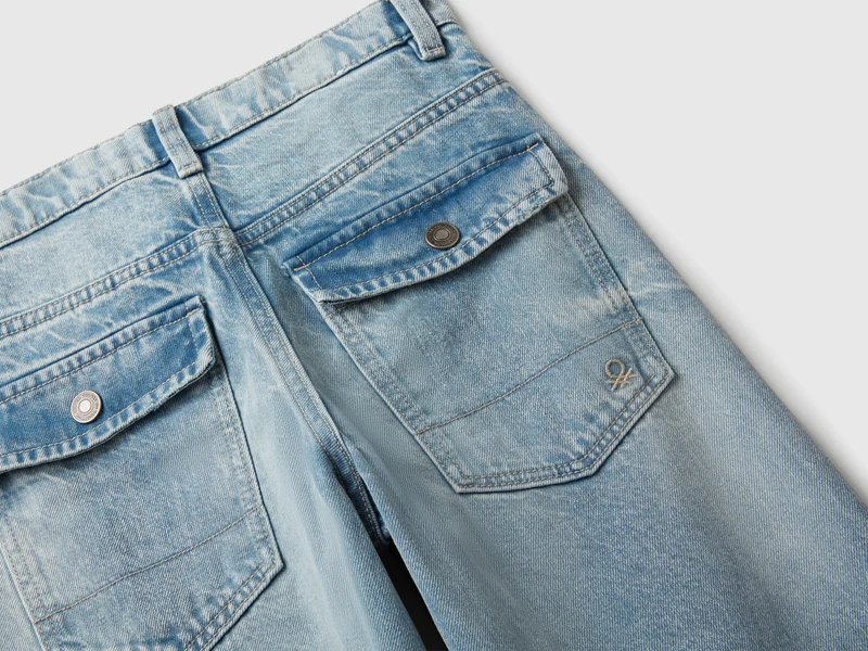 Locker sitzende Jeans