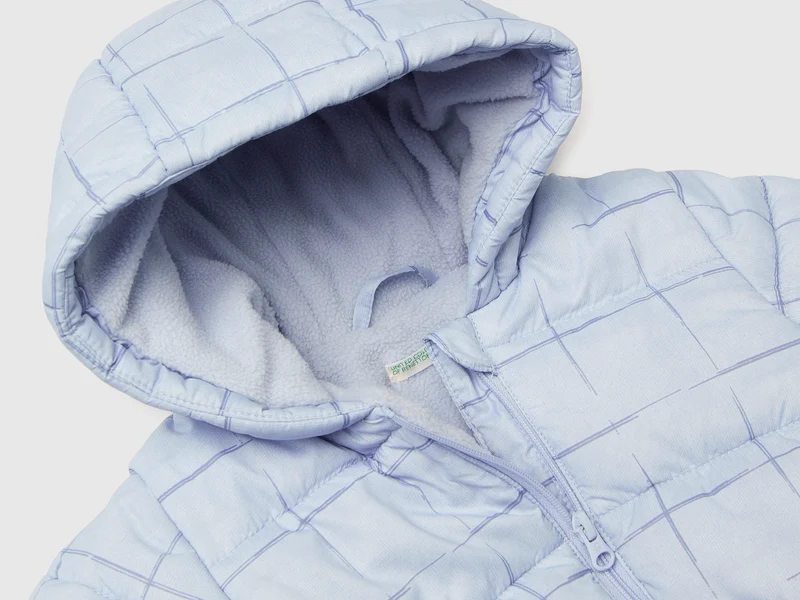Gemusterte Jacke mit Reißverschluss und Kapuze