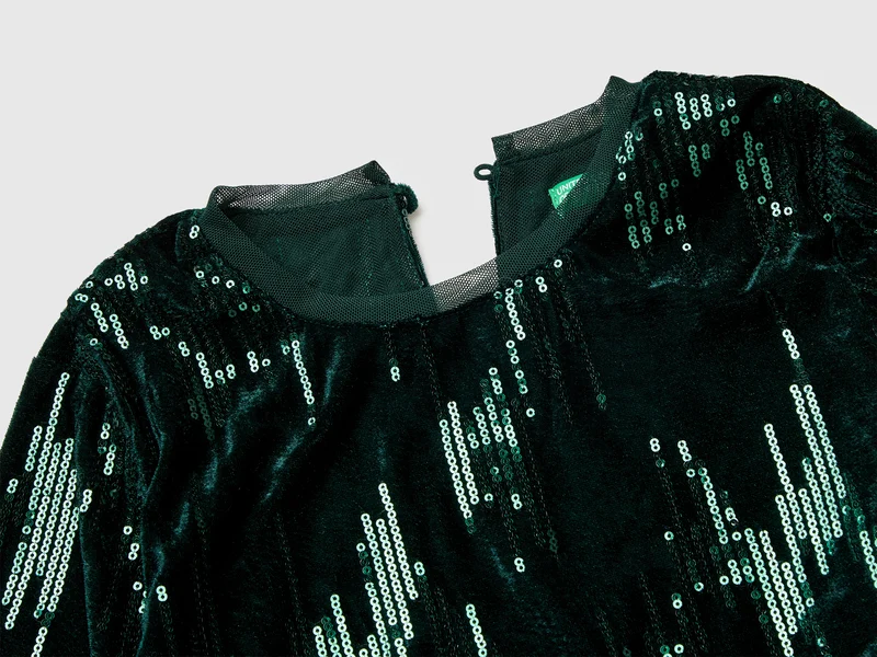 Samtkleid mit Pailletten