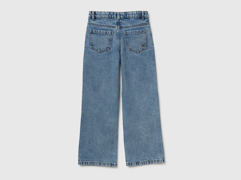 Gerade Jeans mit Strasssteinen