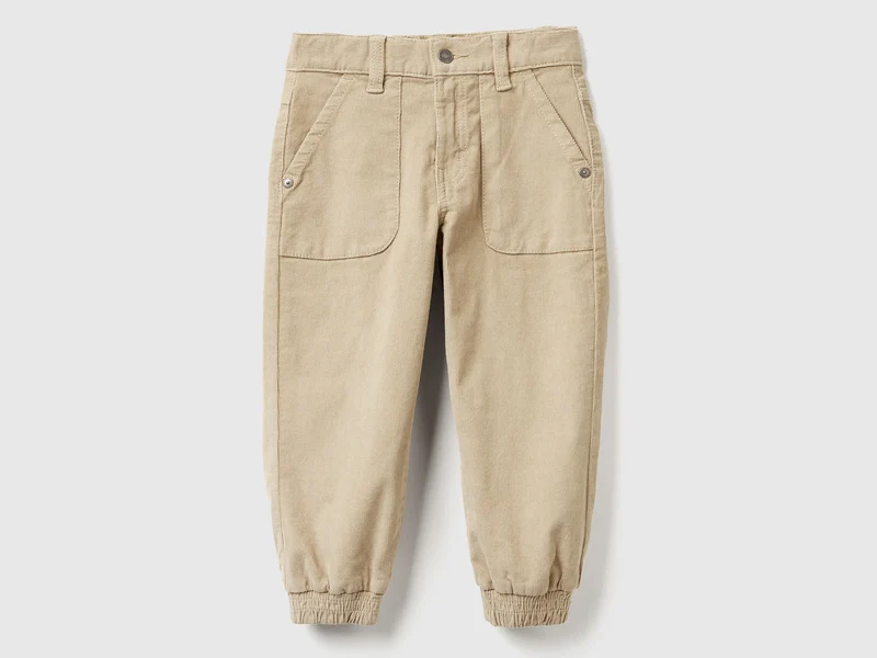 Hose aus Stretch-Samt