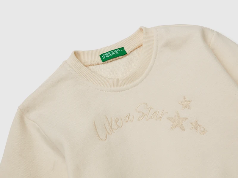 Kleid aus Sweatshirt und Samt
