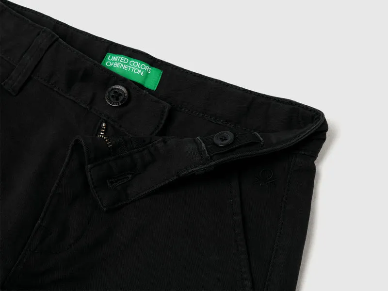 Slim Fit Chinos aus elastischer Baumwolle