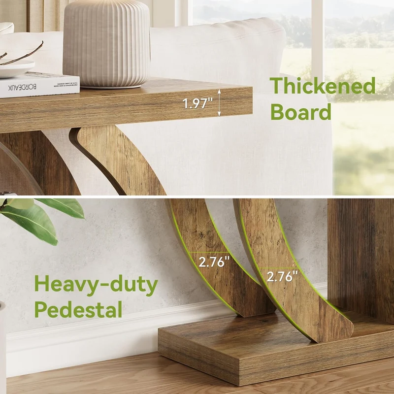 4-stufiger Bauernhaus-Sofatisch aus Holz hinter der Couch
