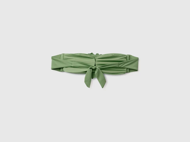 Strandband mit Blumenapplikation