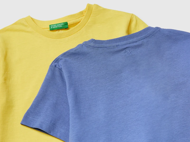 Zwei T-Shirts aus 100% Baumwolle