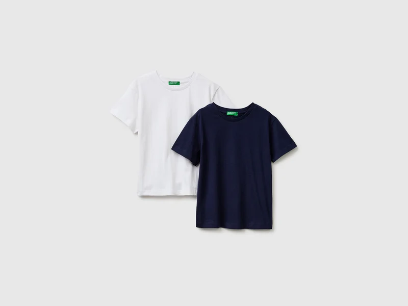 Zwei T-Shirts aus 100% Baumwolle