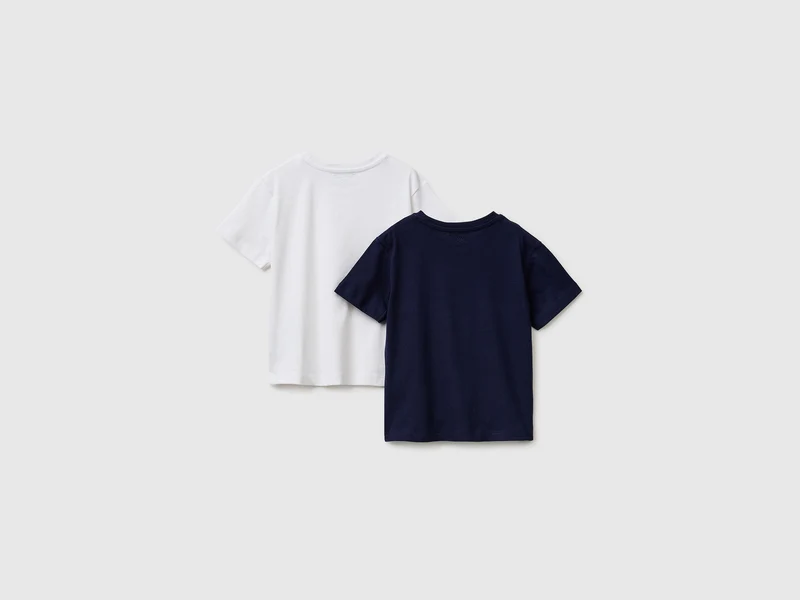 Zwei T-Shirts aus 100% Baumwolle