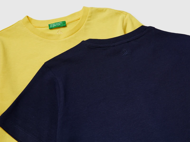 Zwei T-Shirts aus 100% Baumwolle