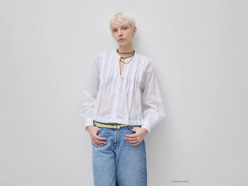 Leichte Bluse mit Falten