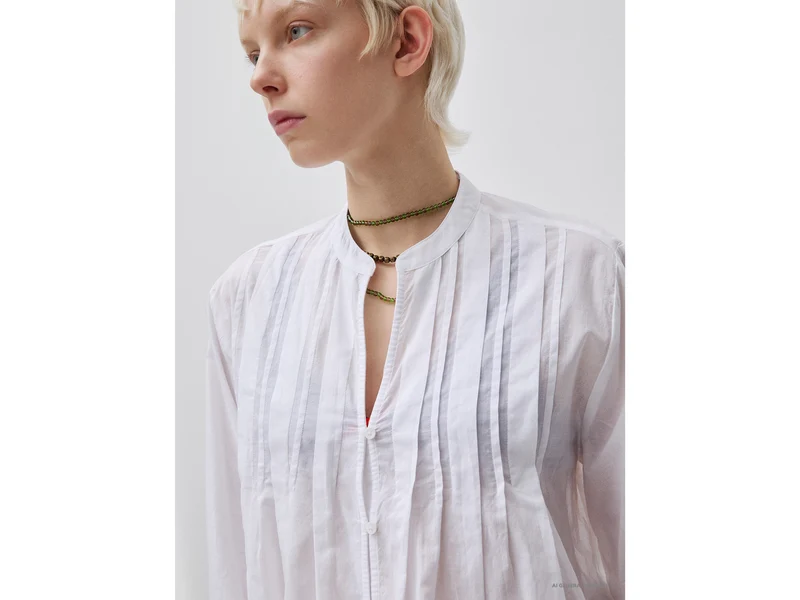 Leichte Bluse mit Falten