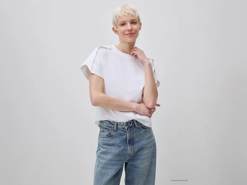 T-Shirt mit Falten an den Schultern