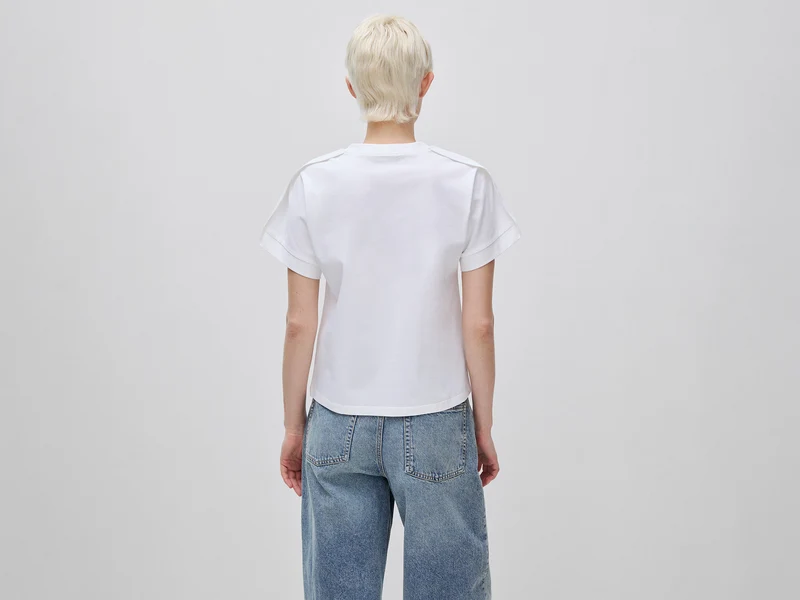 T-Shirt mit Falten an den Schultern