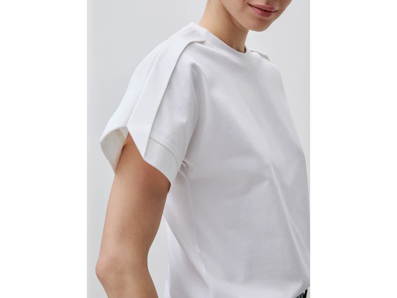 T-Shirt mit Falten an den Schultern