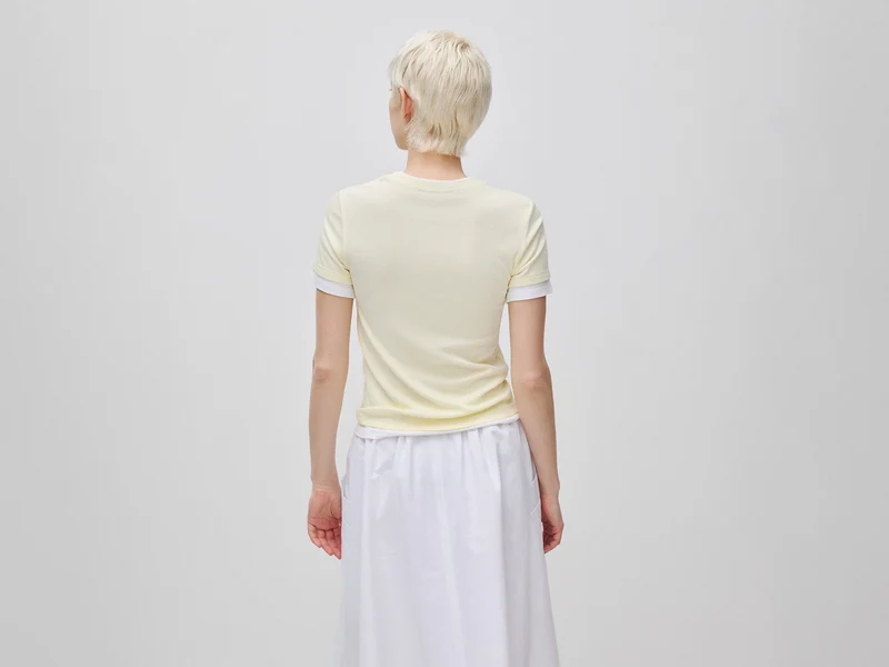 Schmal geschnittenes, geripptes T-Shirt