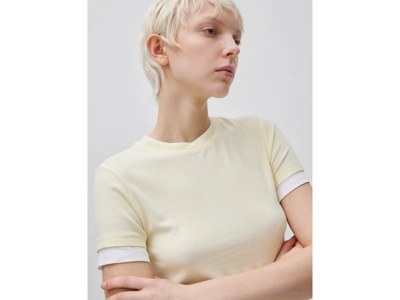 Schmal geschnittenes, geripptes T-Shirt