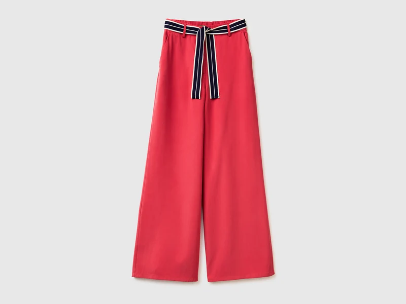 Hose mit gestreiftem Gürtel