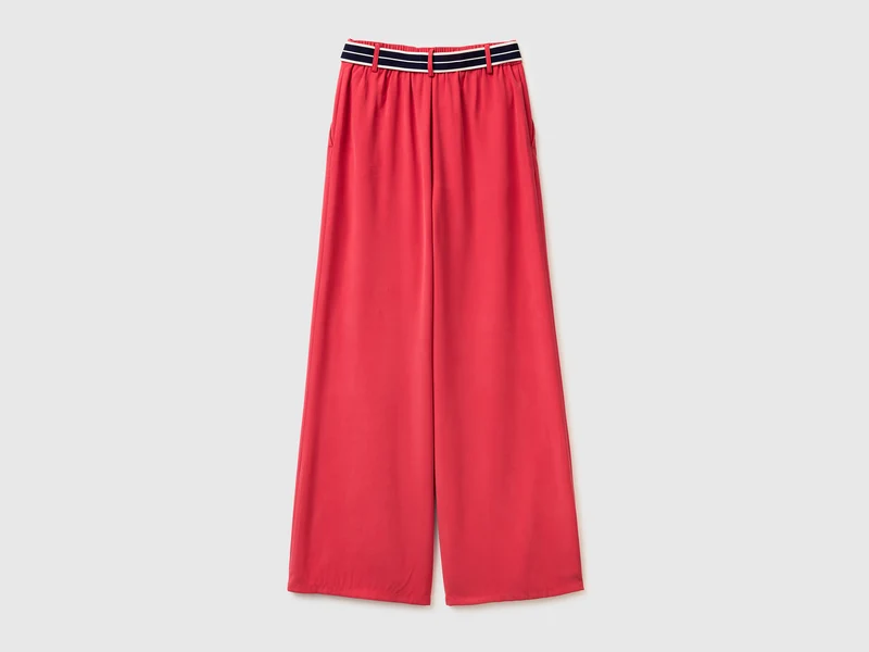 Hose mit gestreiftem Gürtel