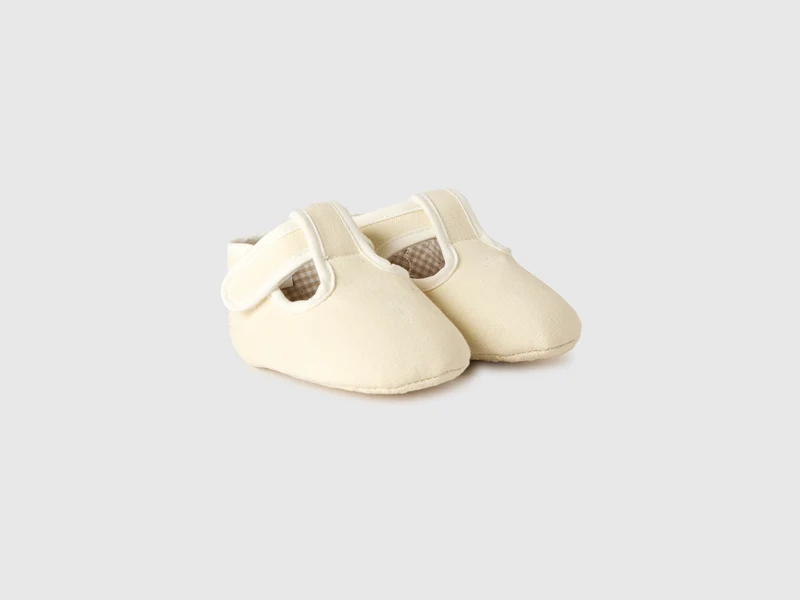 Schuhe der ersten Schritte
