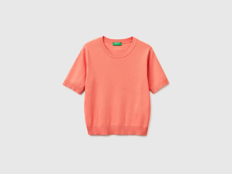 Pfirsichfarbener Pullover mit kurzen Ärmeln