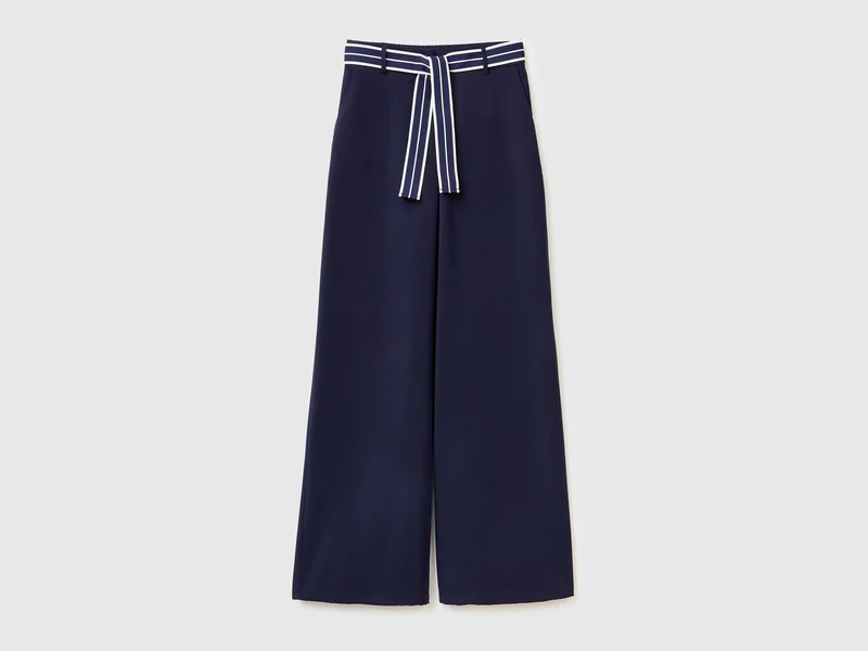 Hose mit gestreiftem Gürtel