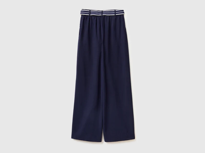 Hose mit gestreiftem Gürtel