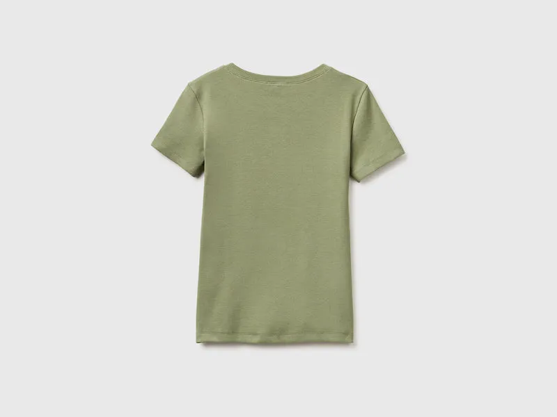 Geripptes Henley-T-Shirt