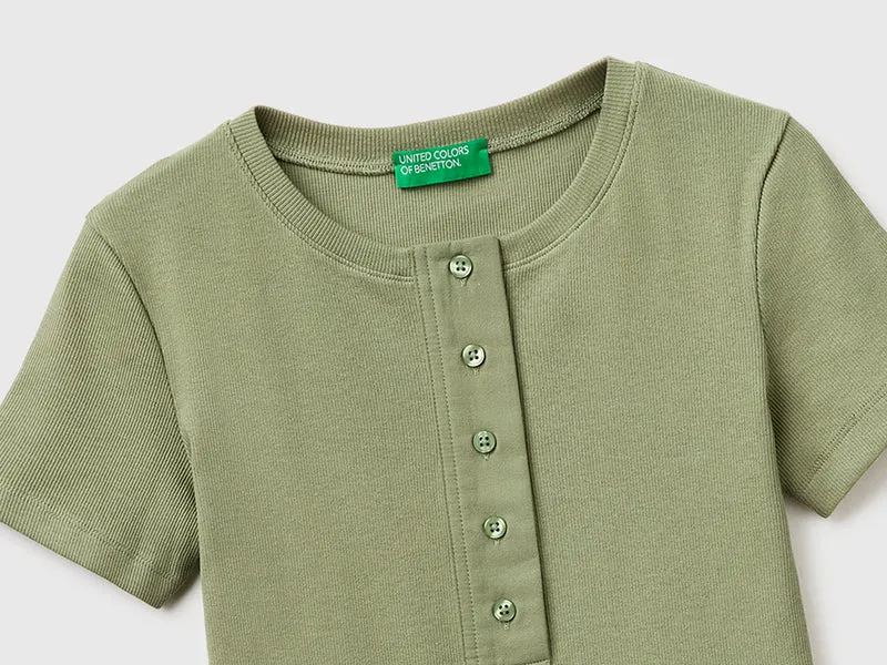 Geripptes Henley-T-Shirt