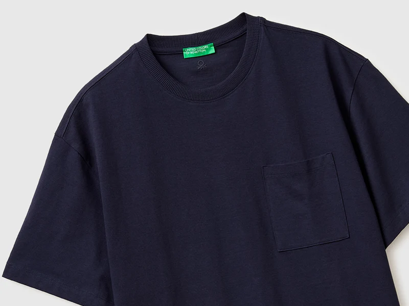T-Shirt mit Tasche